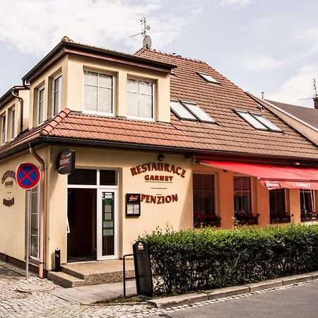 Restaurace A Penzion Garnet オロモウツ エクステリア 写真